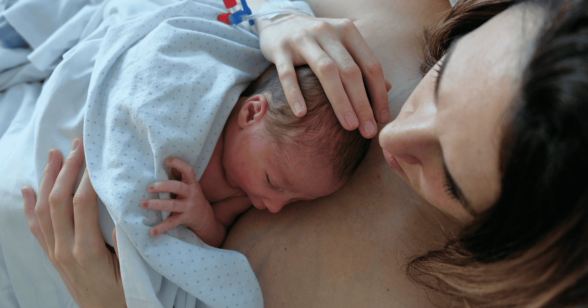 Skin to Skin with Baby: Benefits, Timing, and Safety